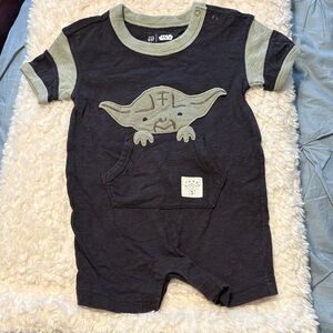 Baby Gap Star Wars Baby Romper with Grogu Graphic - Black & Olive 6-12M